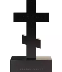  Христианский памятник изготовлен в форме шестиконечного креста