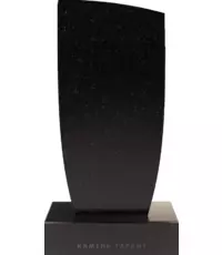 Памятник строгой конусообразной формы, идеален для любителей минимализма