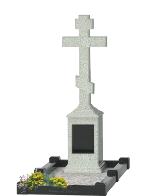 Мемориальный комплекс со светлым крестом и благоустройством